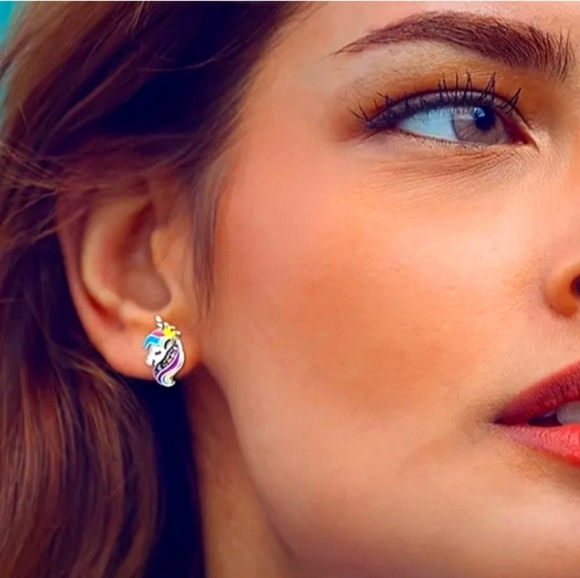 S925 Solid Sterling Silver Unicorn 🦄 Stud Earrings - Picture 3 of 4